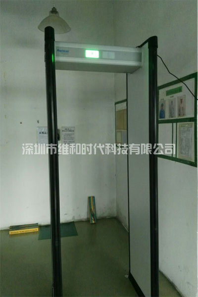 深圳大型手機(jī)制造廠采購維和時(shí)代代理的Rapiscan METOR6S進(jìn)口金屬探測(cè)安檢門[圖文]