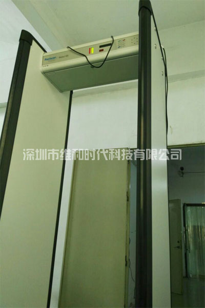 深圳大型手機(jī)制造廠采購維和時(shí)代代理的Rapiscan METOR6S進(jìn)口金屬探測(cè)安檢門[圖文]